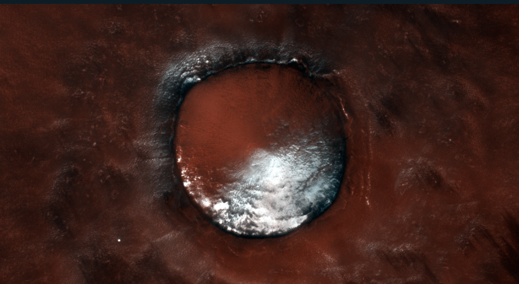 На Марсе обнаружили кратер, наполненный льдом