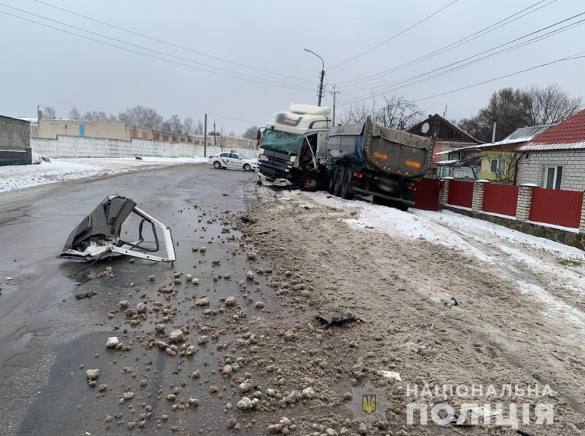 Есть пострадавшие: во Львовской области столкнулись бус и грузовик