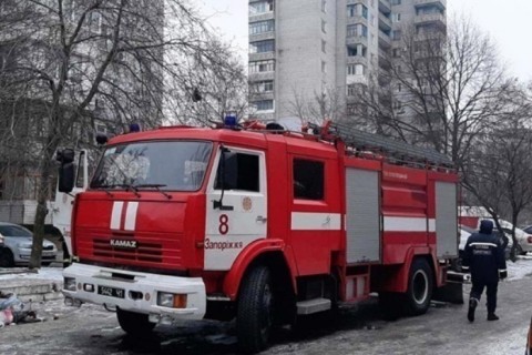 В Кривом Роге пожар заблокировал пенсионеров на балконе