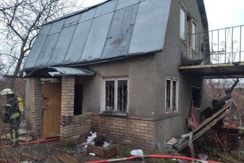 Обнаружили тело: в Киеве горел частный жилой дом