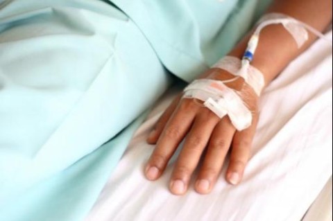 Медики спасают мужчину: в Запорожье женщина скончалась от тяжелого отравления неизвестным веществом