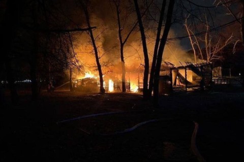 В Киеве сгорело здание развлекательного комплекса на Трухановом острове