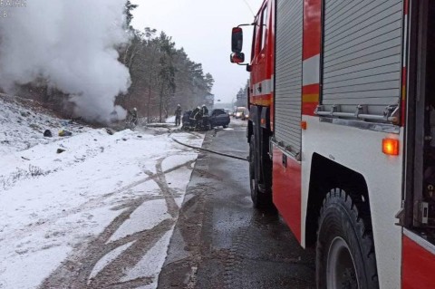 Пострадал ребенок: в Киеве на дороге сгорело авто