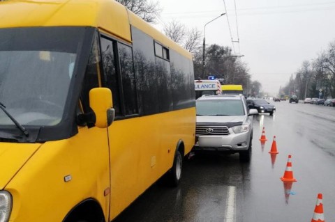 Потерял сознание за рулем: в Полтаве легковушка влетела в маршрутку