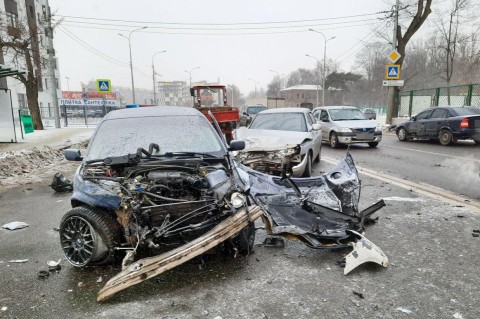 Есть пострадавшие: в Харькове полицейская устроили тройное ДТП