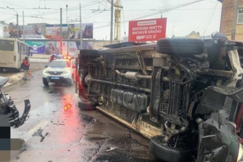 Во Львове возле вокзала столкнулось четыре автомобиля