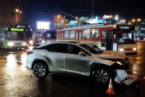 В Николаеве нетрезвая женщина-водитель спровоцировала серьезное ДТП