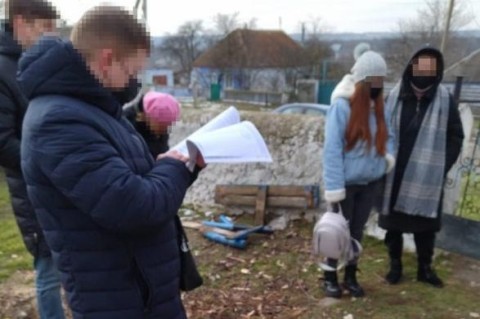 В Николаевской области мать создавала порно со своими маленькими детьми