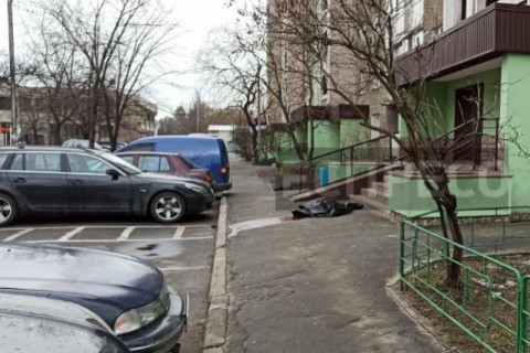 В Киеве пожилой мужчина выбросился из окна многоэтажки