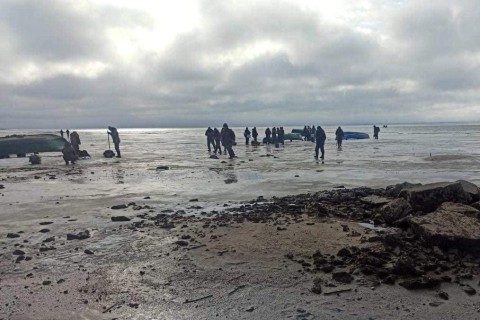 В Черкасской области откололась льдина с 200 рыбаками